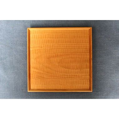 栃木県塩谷町で製作されている高塚和則（木工房 玄）さんのパン皿（角