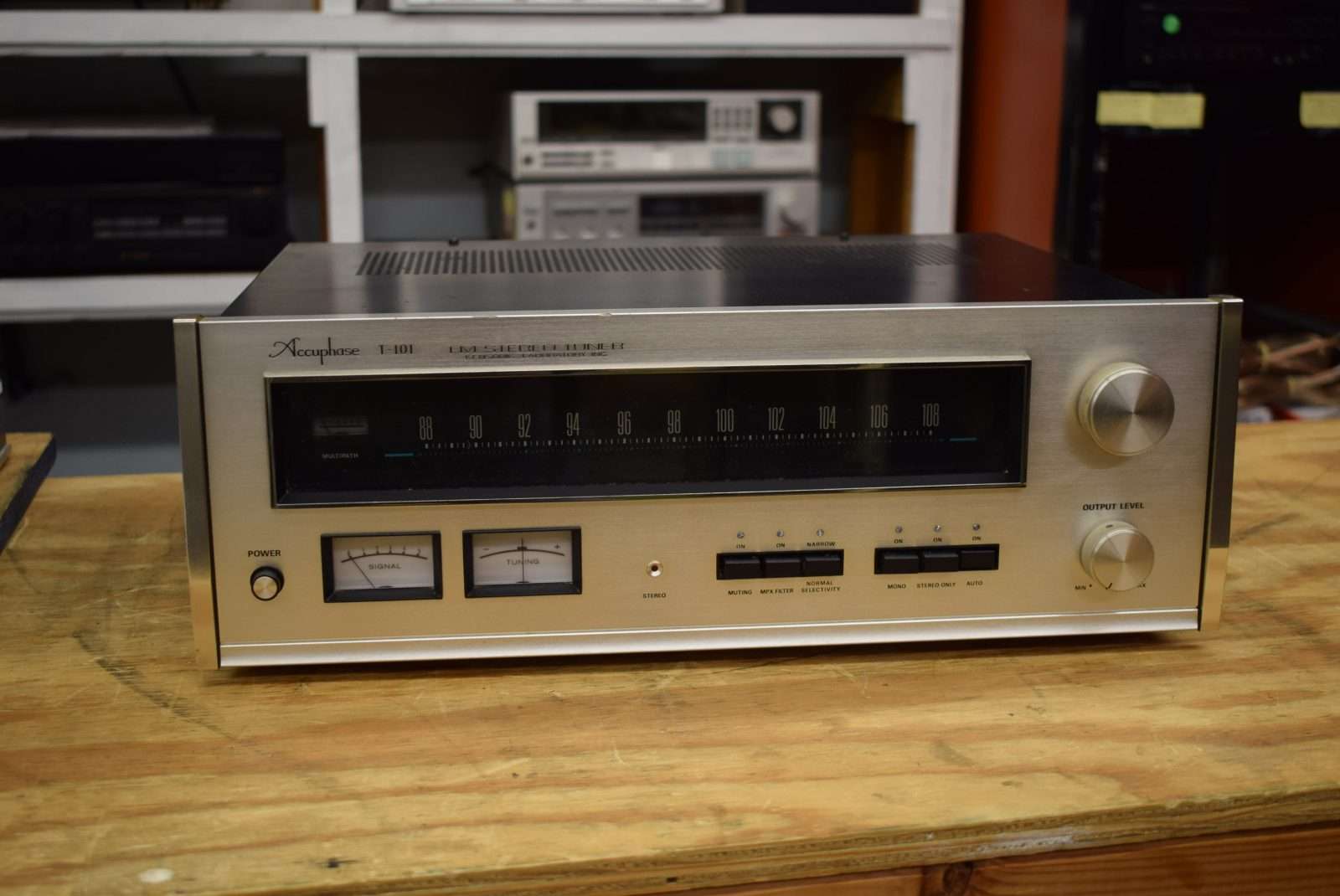 Accuphase Tuner - Model: T-101 | Vintage Audio Exchange