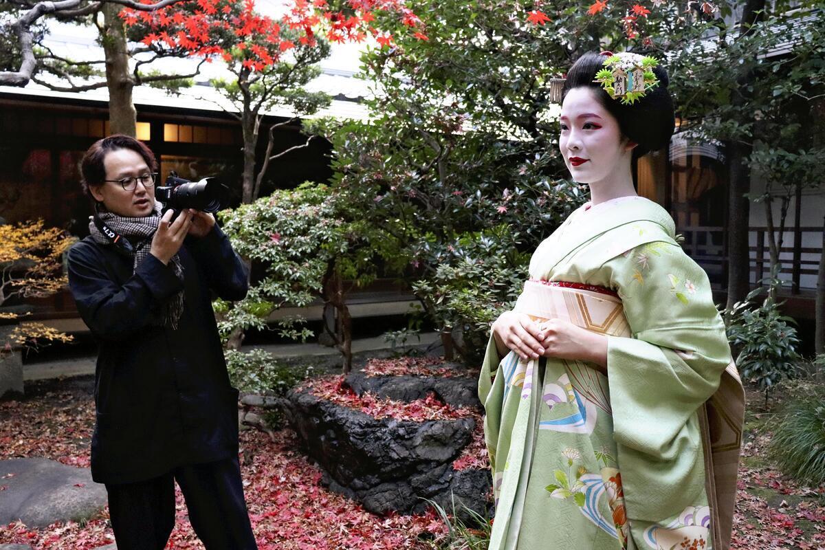 京都 花街 観光 写真「芸妓さん、舞妓さんのことを知らはらへん方が見