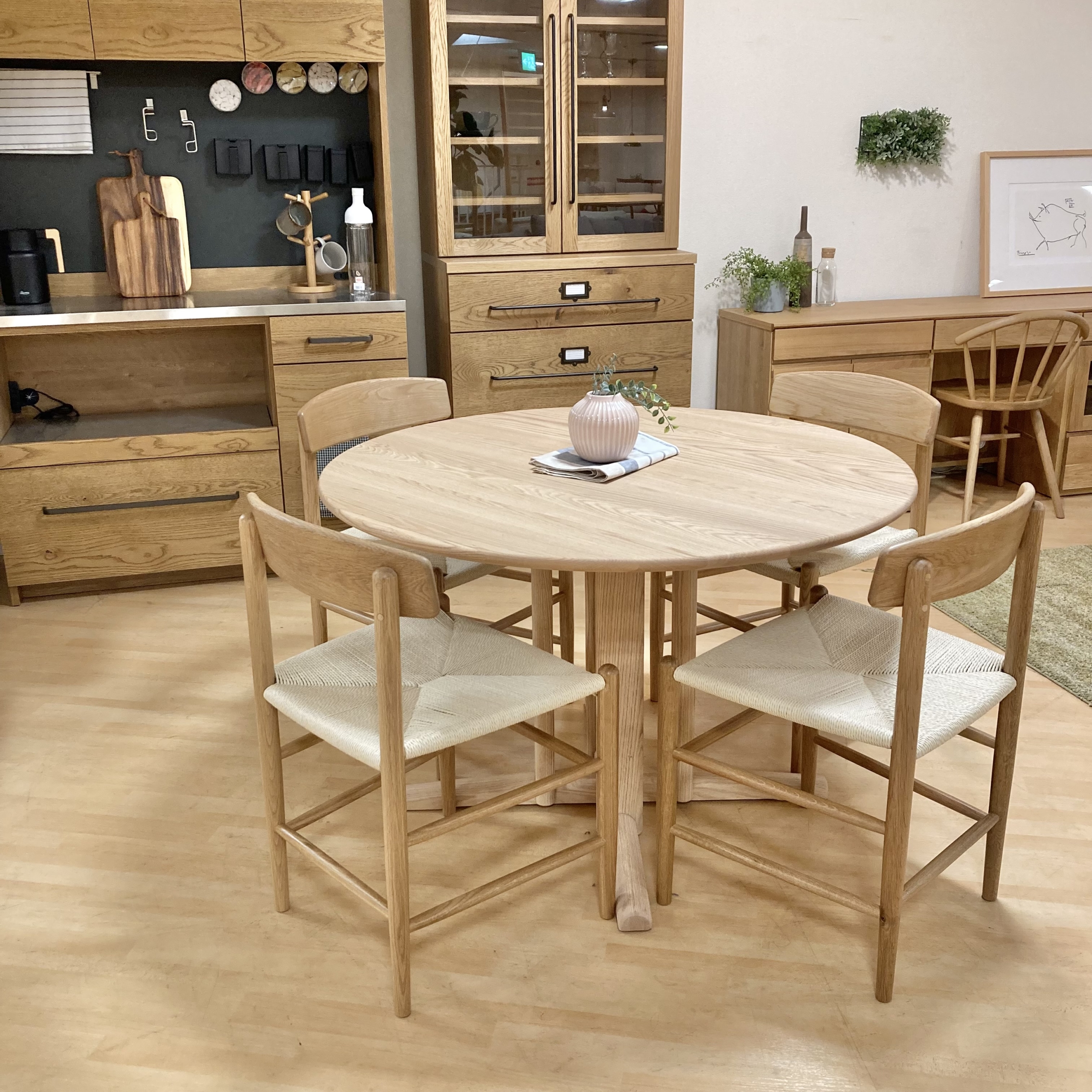 ラウンドテーブル AW – 商品カタログ