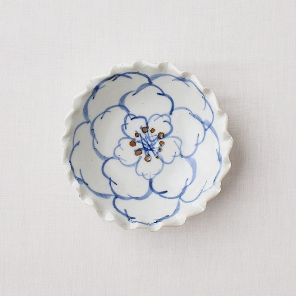 WEB限定】中尾万作 染付花文輪花小皿｜作家もの｜料理家 栗原はるみ