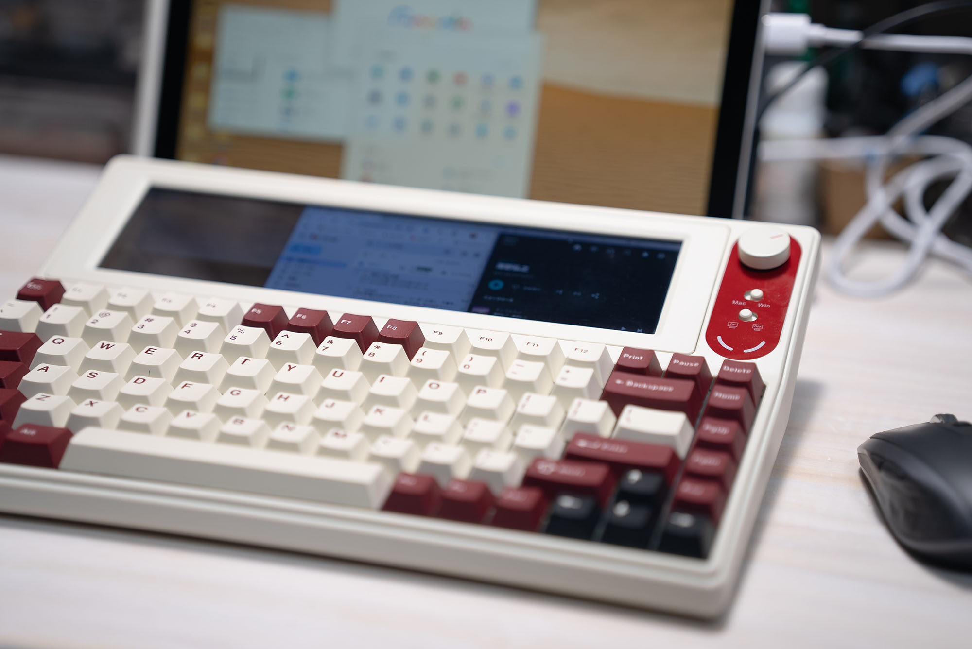 ディスプレイ一体型のロマン系キーボード！Ajazz AKP846レビュー（商品