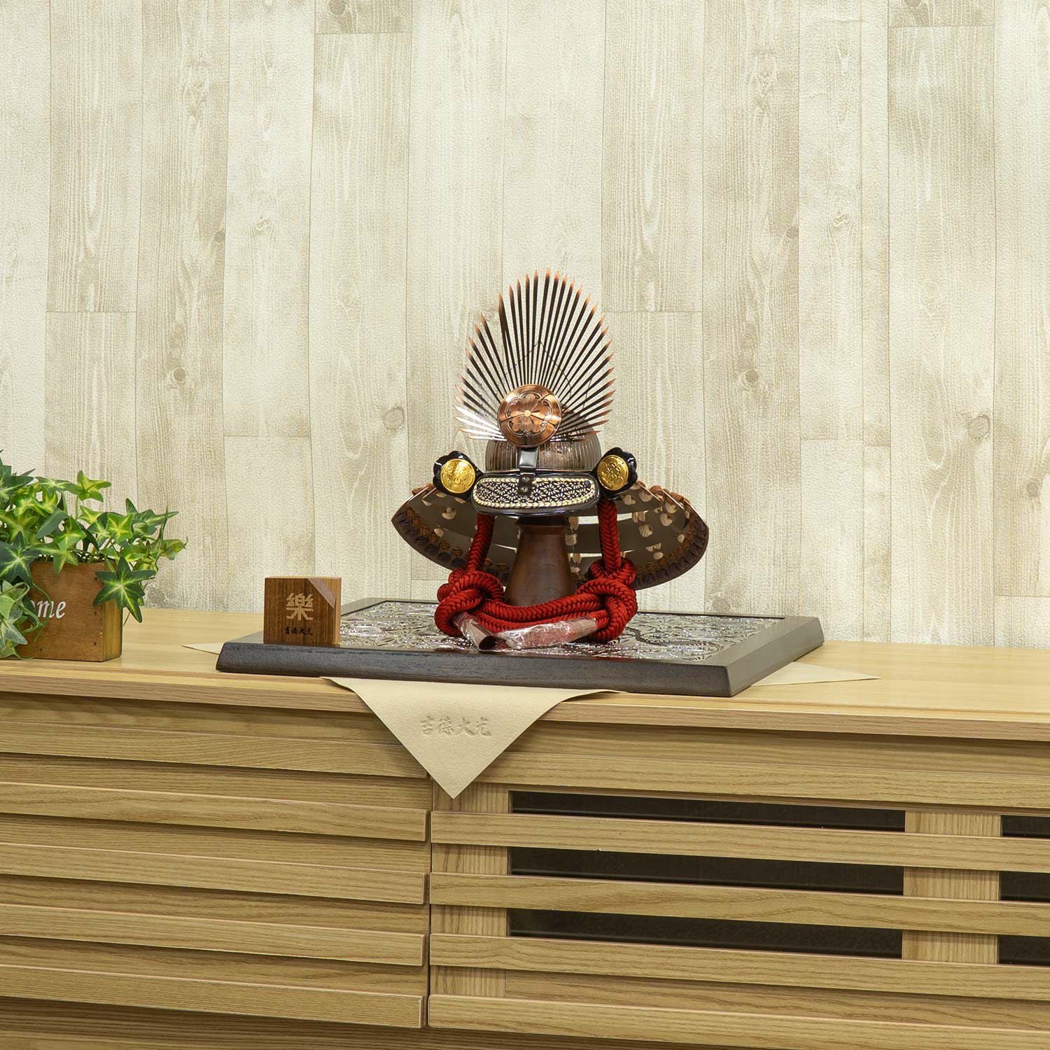 五月人形】織田信長公 兜13号床飾り | 雛人形（ひな人形）・五月人形の