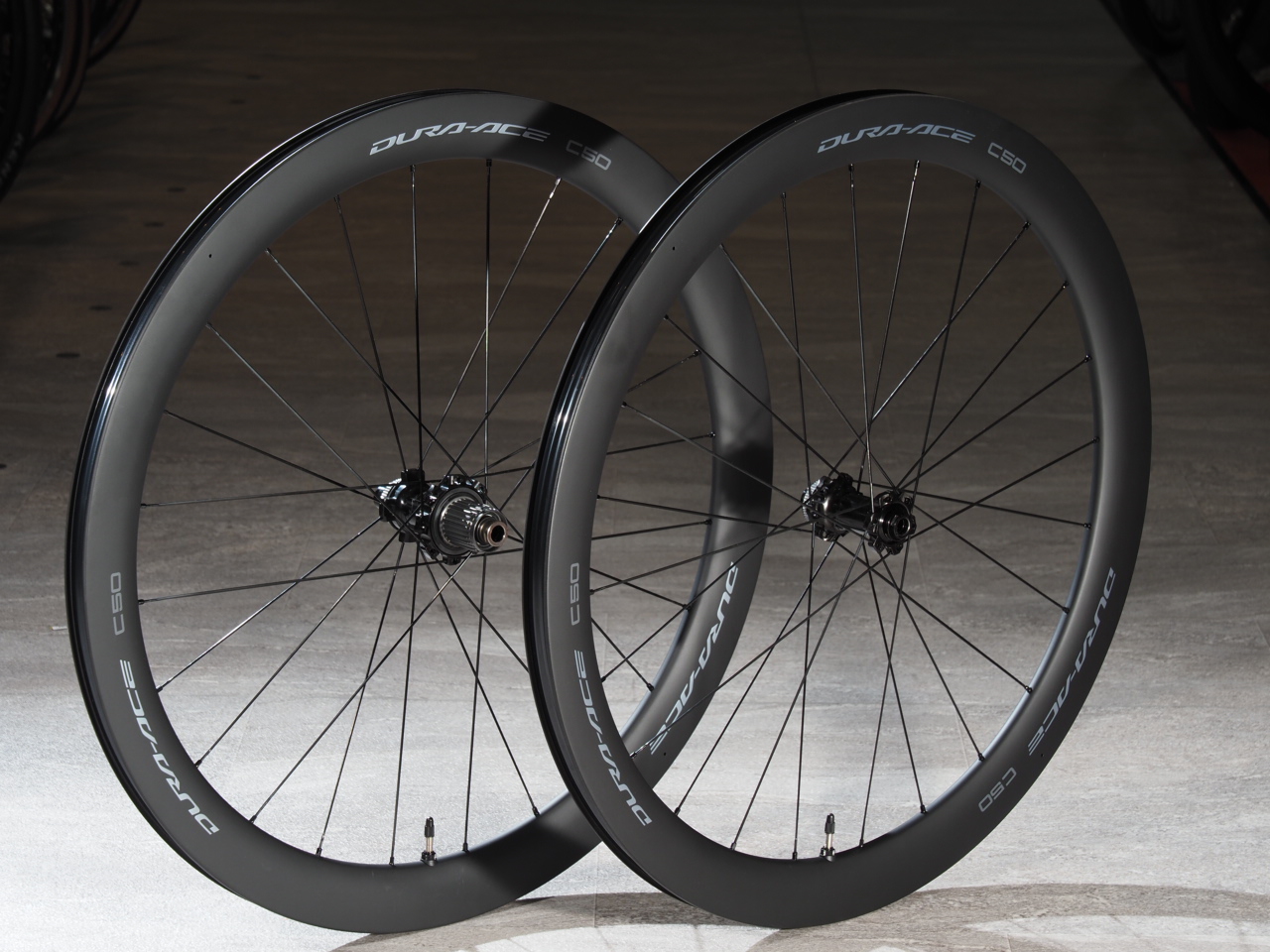 新春初売り】世界最高峰の高性能カーボンホイール SHIMANO: WH-R9270