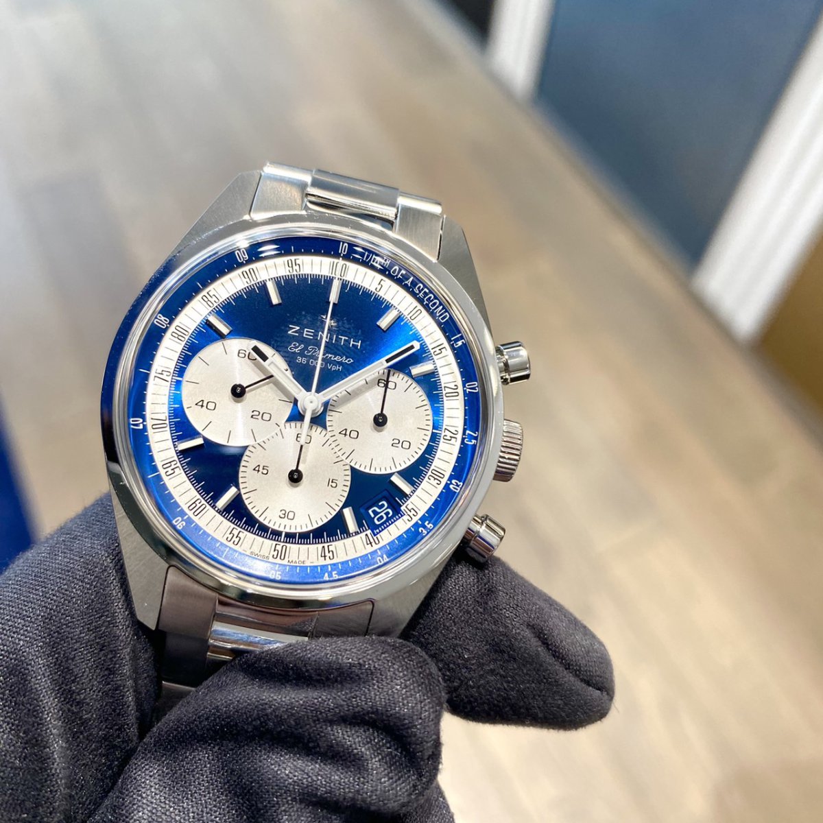 ゼニスを象徴する鮮やかなブルー文字盤の特別モデル！『クロノマスター