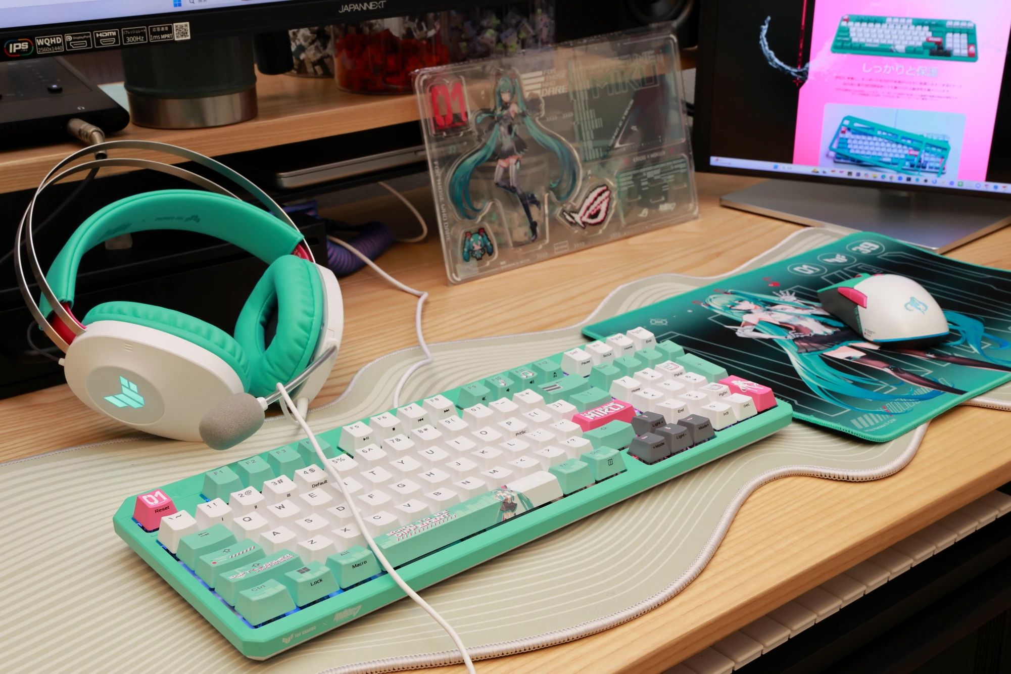 TUF Gaming 初音ミクコラボモデル（キーボード・マウス・マウスパッド