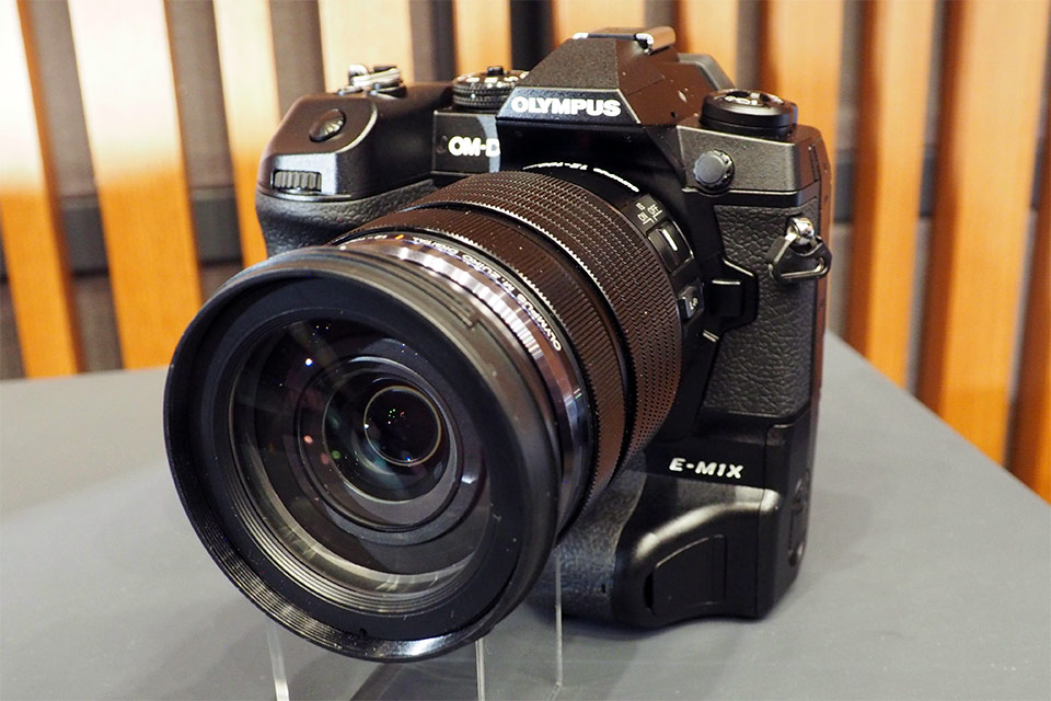オリンパス最強ミラーレス「OM-D E-M1X」に触ってきた！ | CAPA CAMERA WEB