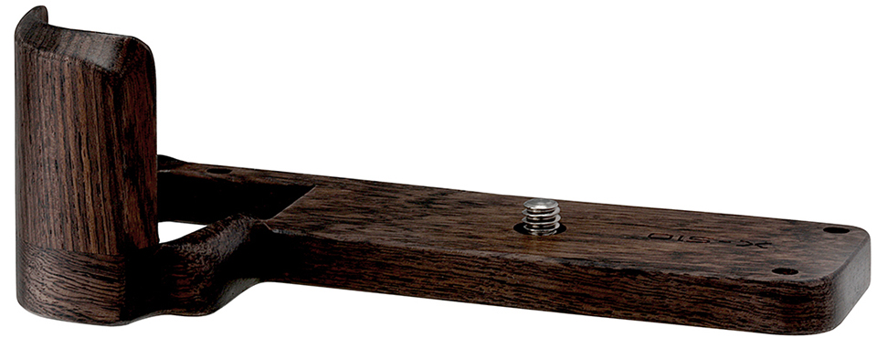 使い込むほどに光沢が増すシックな黒檀製カメラグリップの「α7C」用と