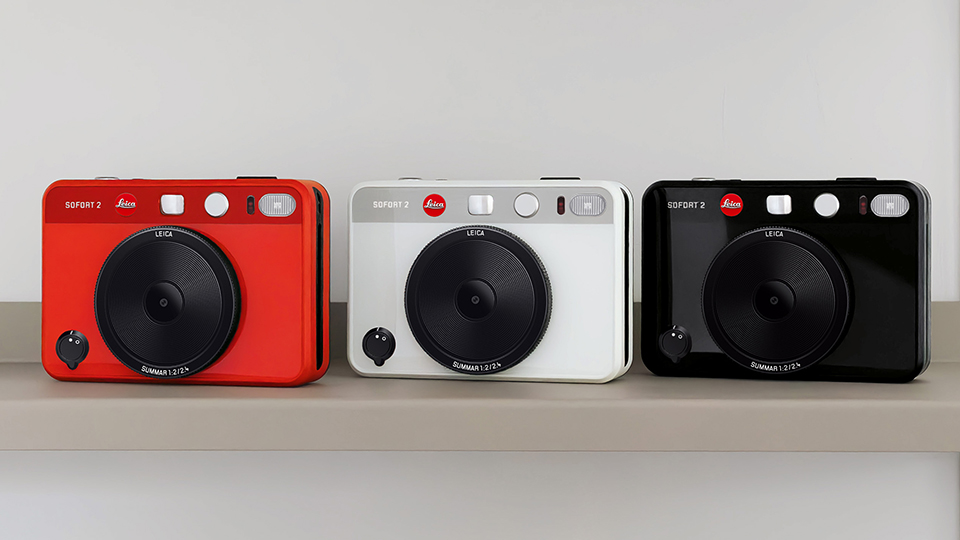 デジタルで撮って即プリント、ライカのハイブリッドインスタントカメラ