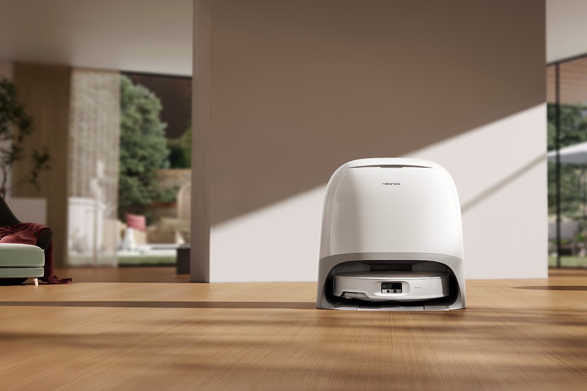 超薄型なのに強力吸引！ ロボロックから洗練デザインのロボット掃除機