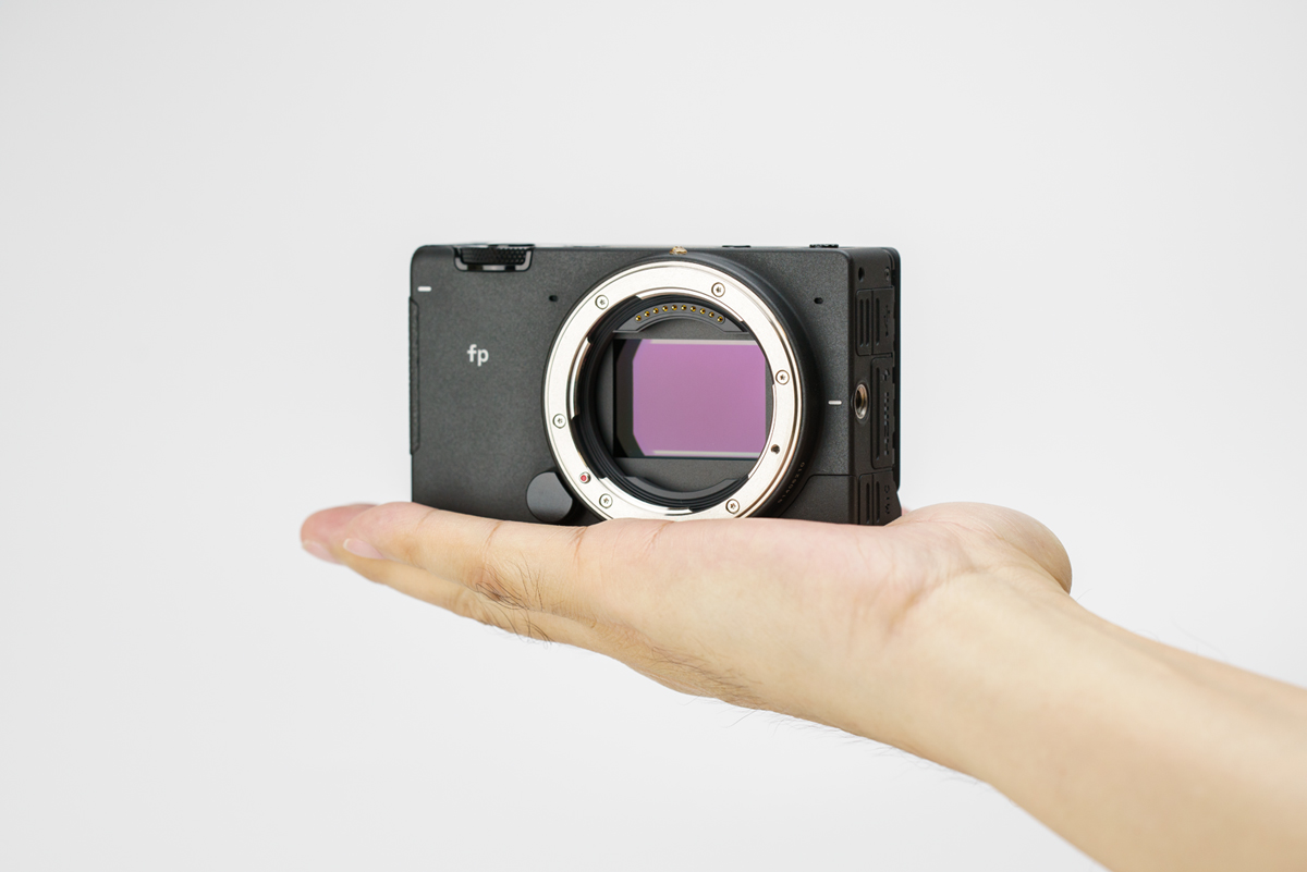 衝撃の登場から約1年、新たな活躍の場も――異色のフルサイズミラーレス