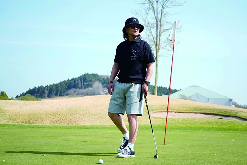 体のラインを気にせず、ゴルフを楽しむ」をコンセプトにしたゴルフ