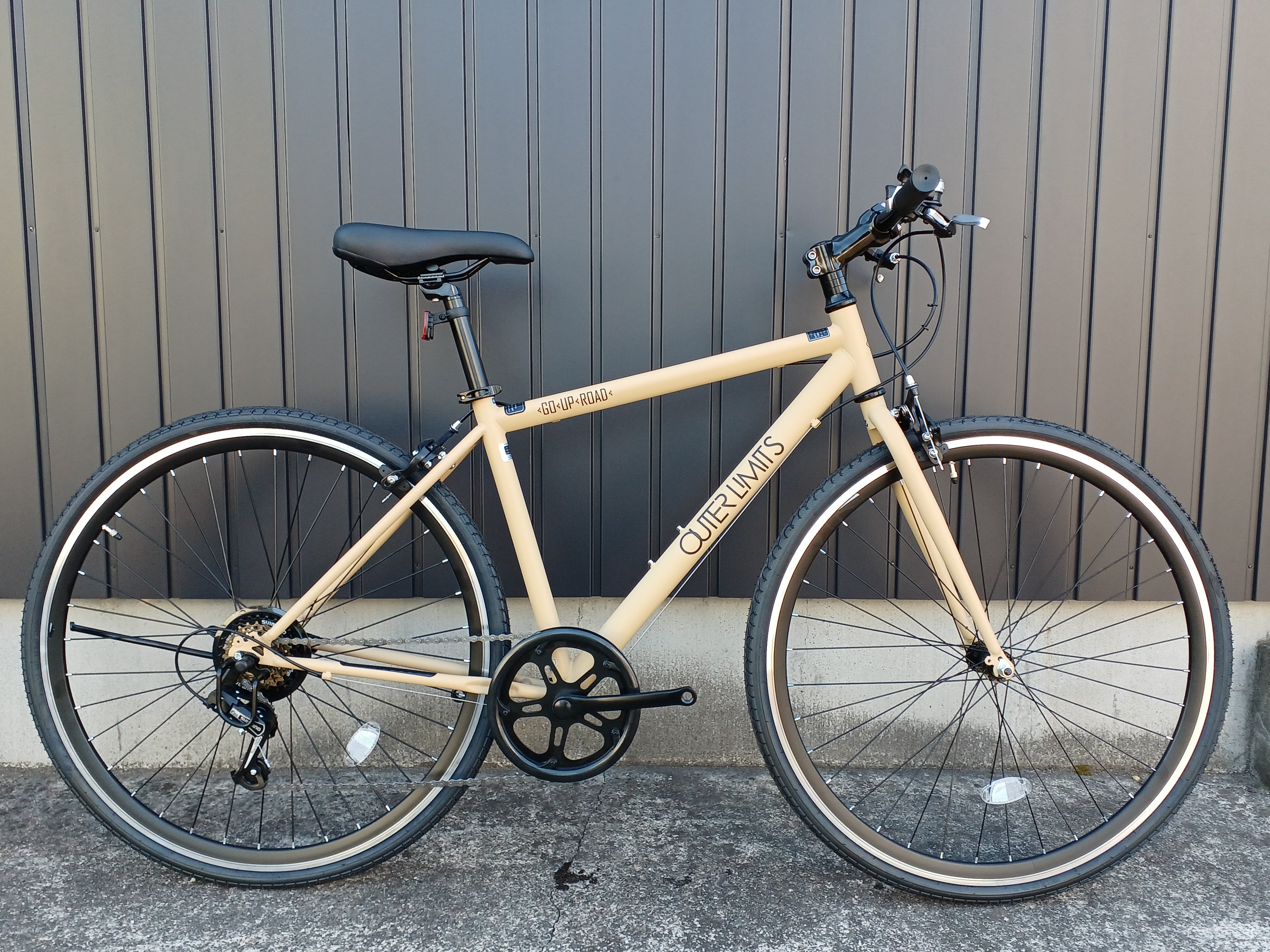 店舗 在庫あり】クロスバイク アウターリミッツ 700C 6段変速 モカ