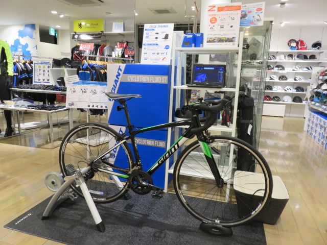 ジャイアントのローラー台「CYCLOTRON FLUID ST」をZwift（ズイフト
