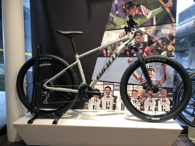 TALON2」マットコンクリートも入荷してます ｜ ジャイアント