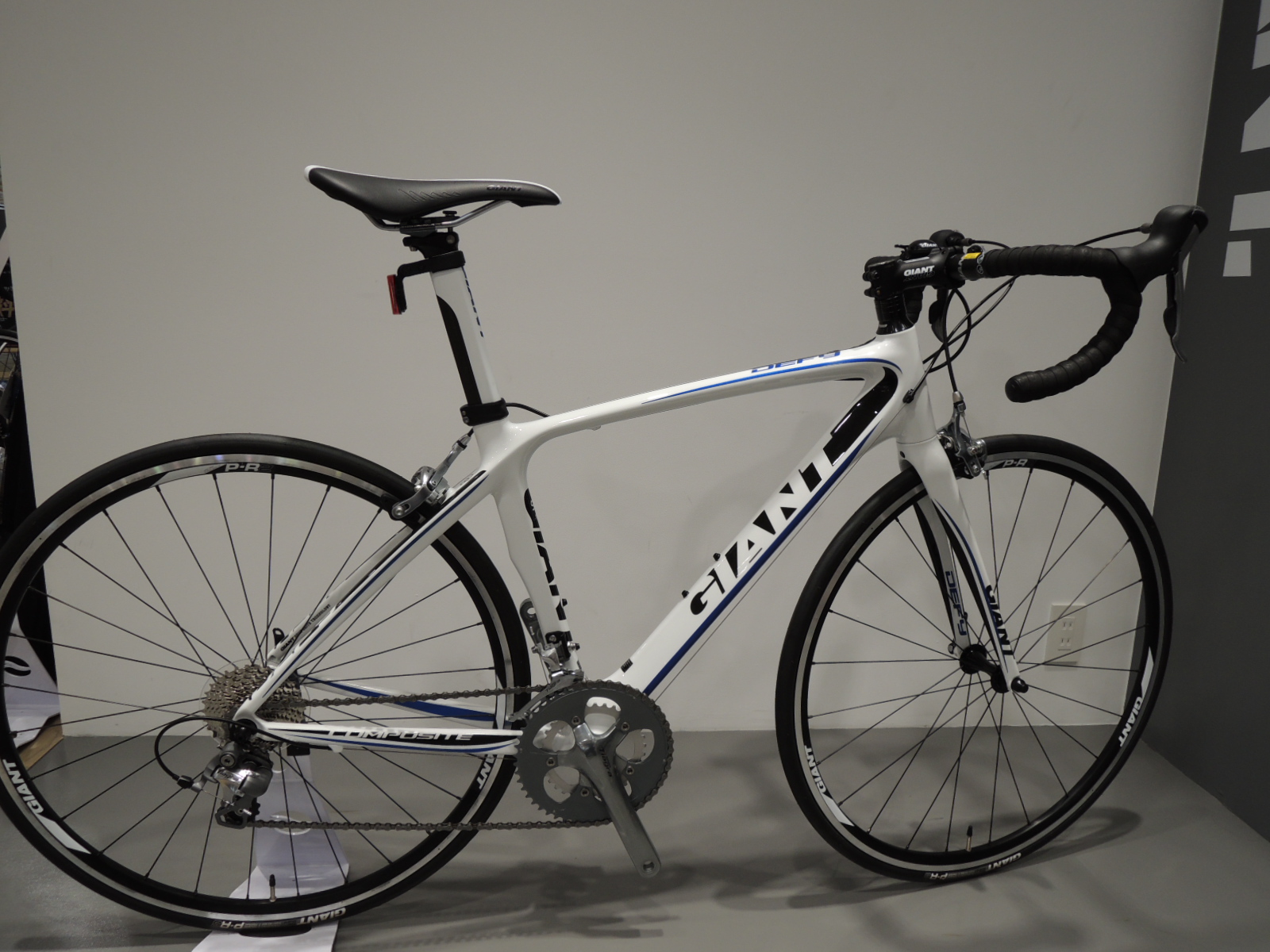 快適カーボンロード DEFY COMPOSITE SE のご紹介 ｜ ジャイアント