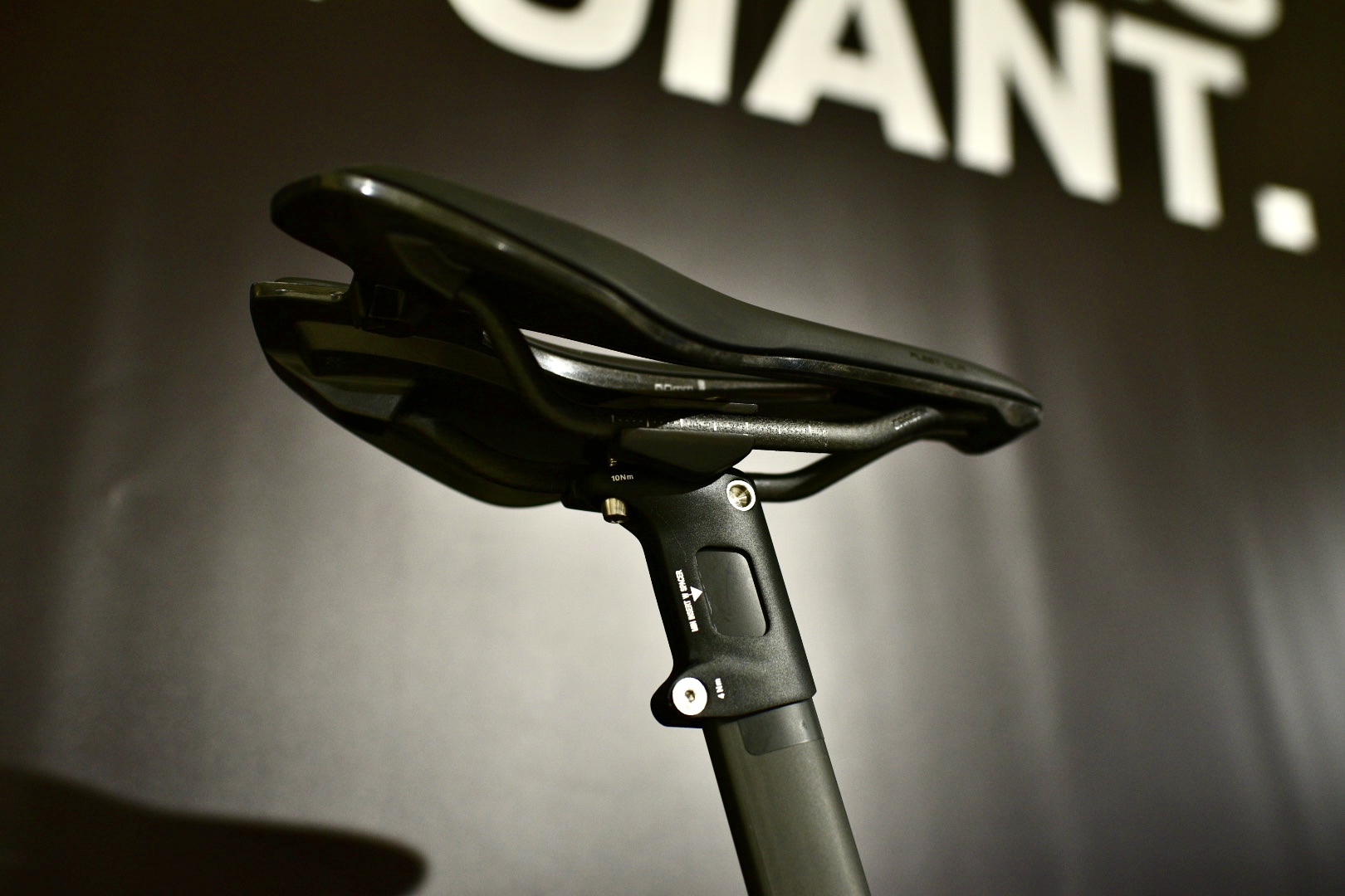 GIANT】新型デュラエース搭載「TCR ADVANCED SL 0」入荷しました