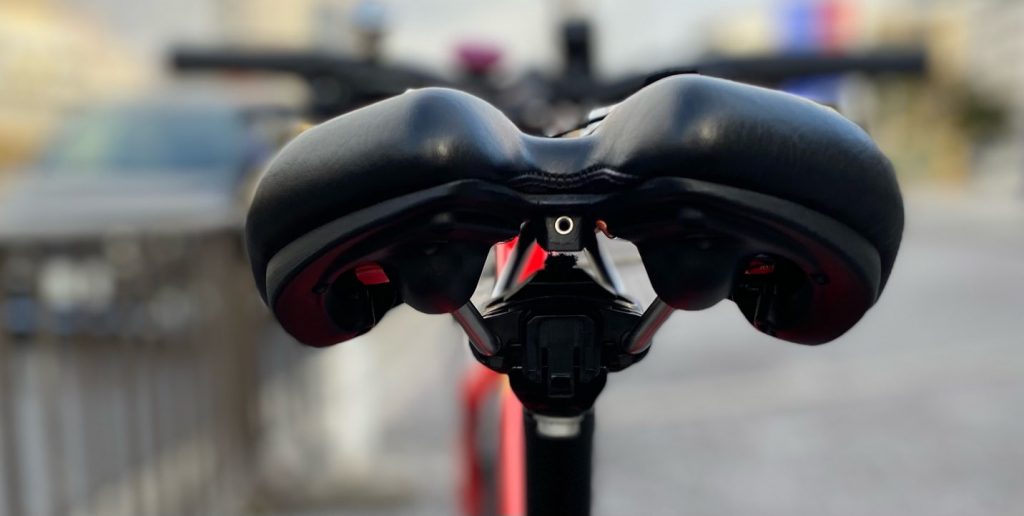 サドルレールにテールライトを装着できるマウントのご紹介