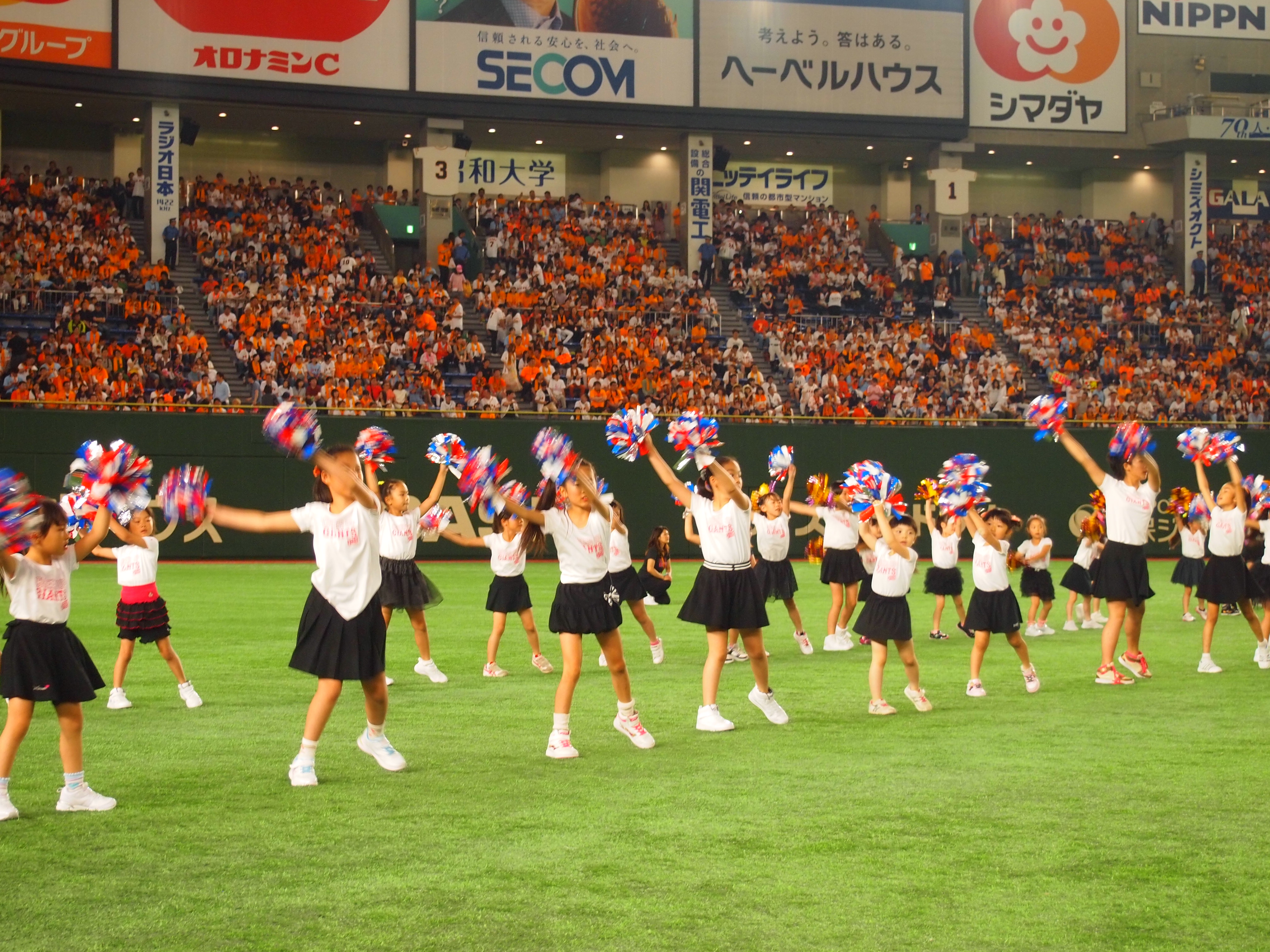 読売巨人軍公式ダンススクール・ジャイアンツ ヴィーナスダンススクール