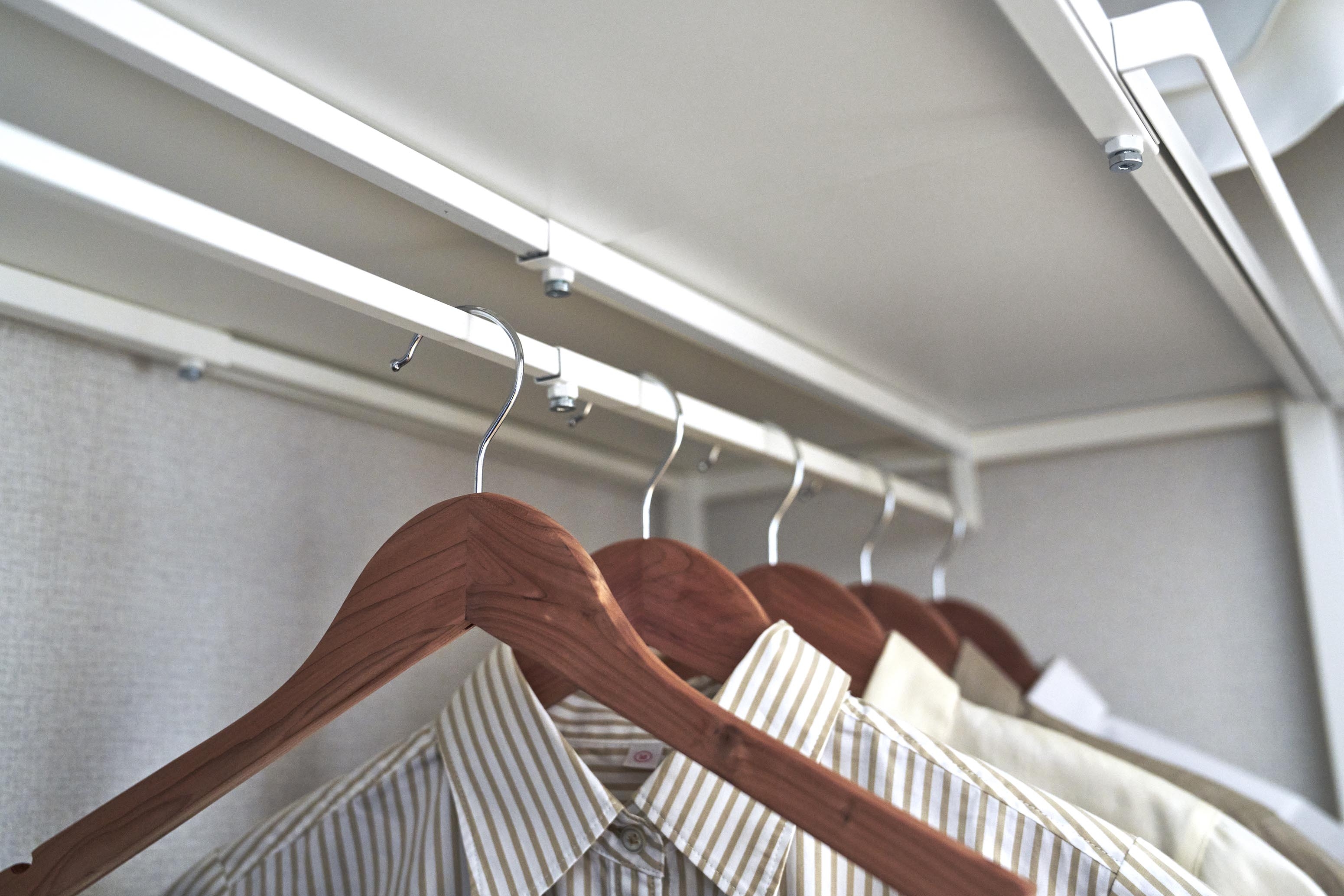 伸縮キャリーケース上ラック タワー ホワイト | Giftpad egift