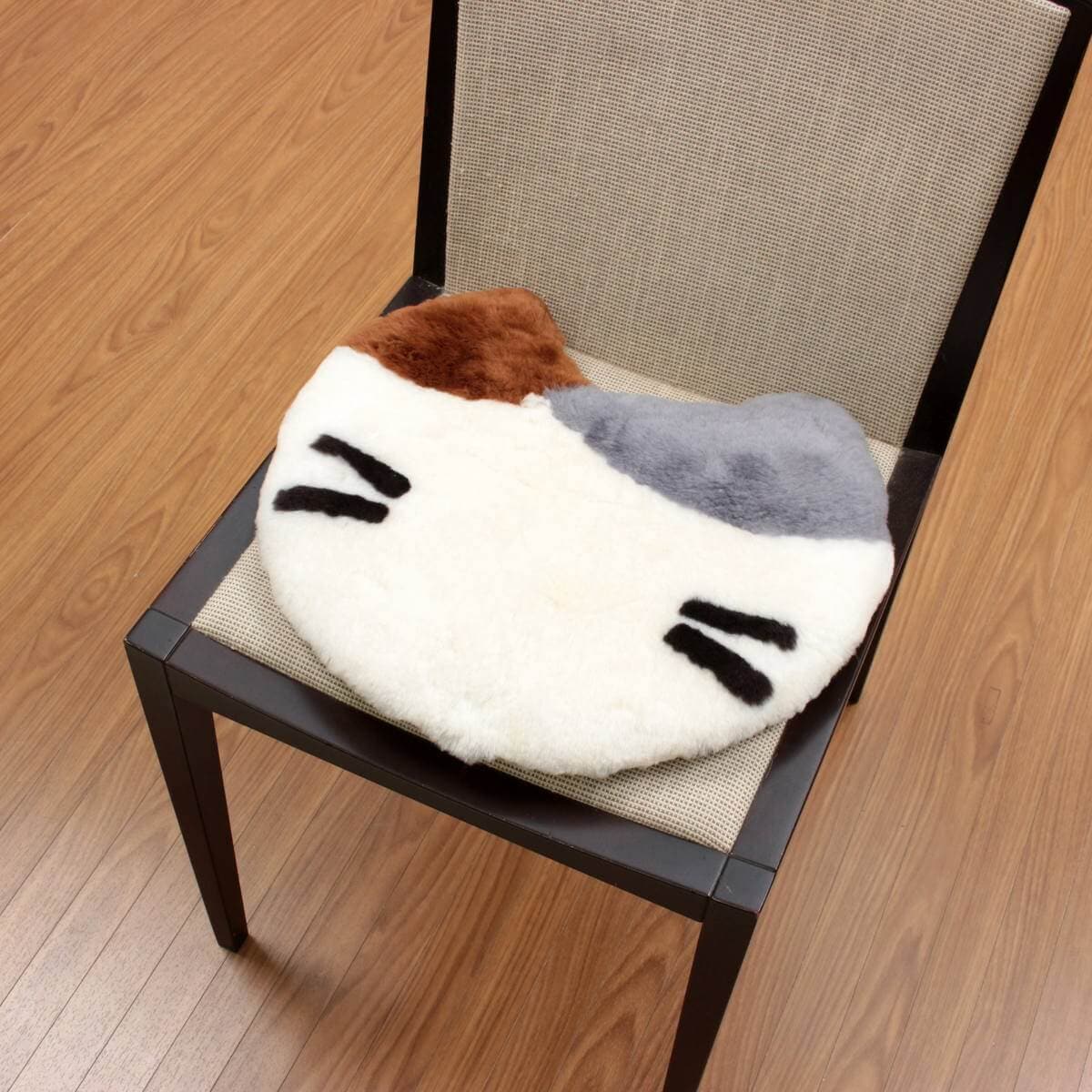 ムートン シートクッション 猫型 短毛 約40×36cm｜インテリアレース