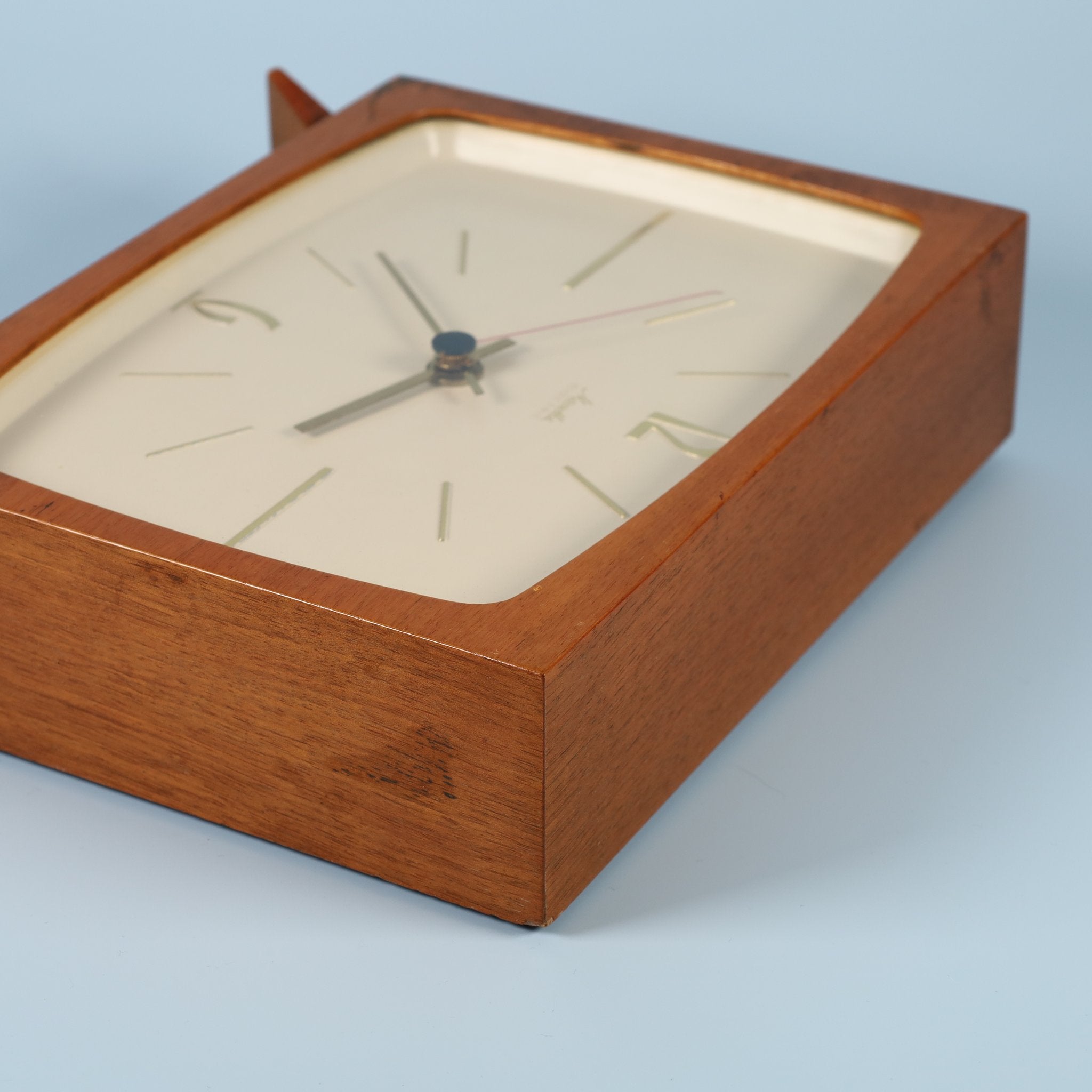 静寂の革命者 ― 1960年代ドイツが夢見た未来を刻む、マウテ社の