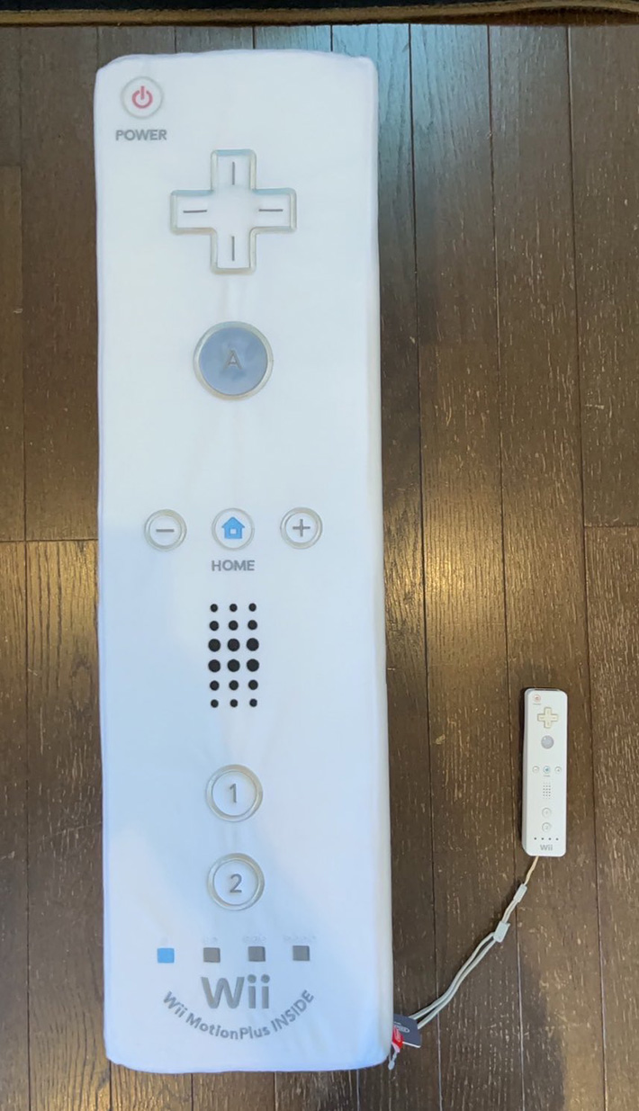 クッションを買った男性 トリックアートのような写真に「デカすぎて