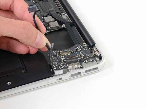 MacBook Air 13インチ Mid 2012のディスプレイアセンブリの交換