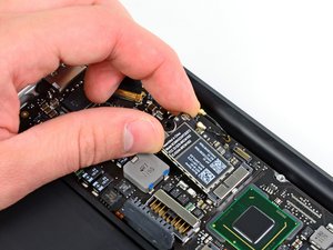 MacBook Air 11インチ Mid 2011 修理のヘルプ: 自分で修理する方法を学ぶ