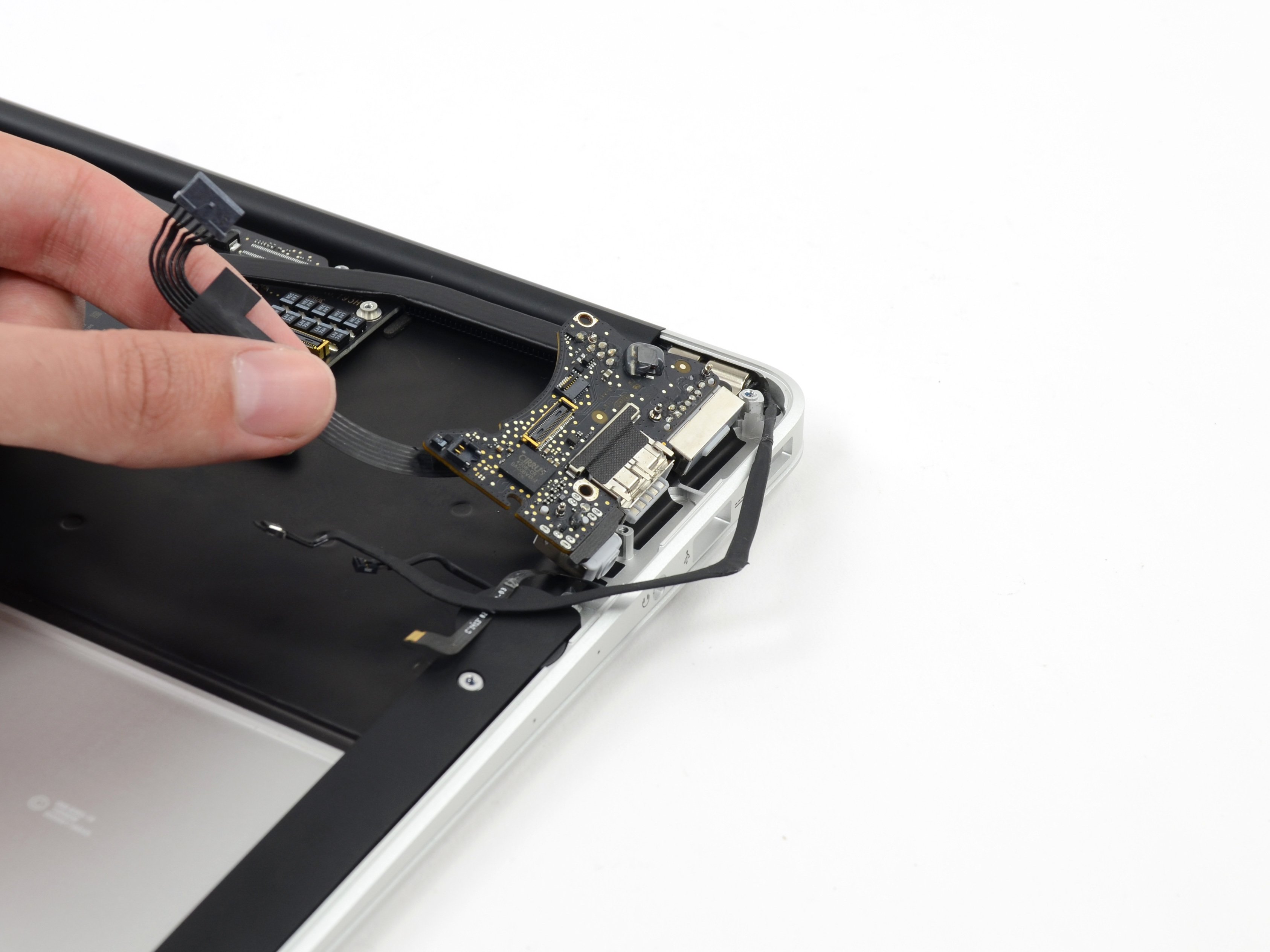 MacBook Air 11インチ Early 2014 I/Oボードの交換 - iFixit 修理ガイド
