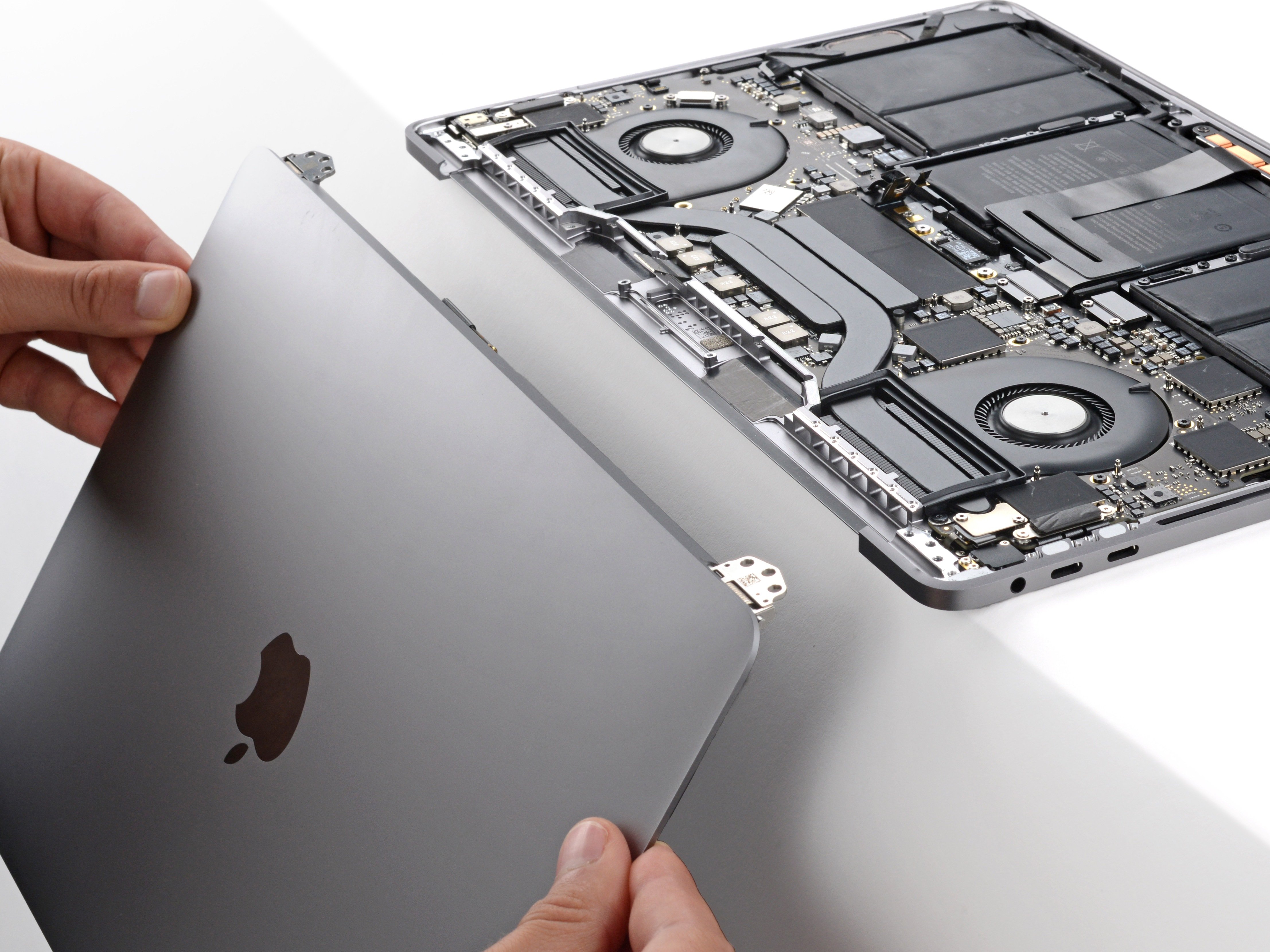 MacBook Pro 13インチ Touch Bar Late 2016のディスプレイアセンブリー