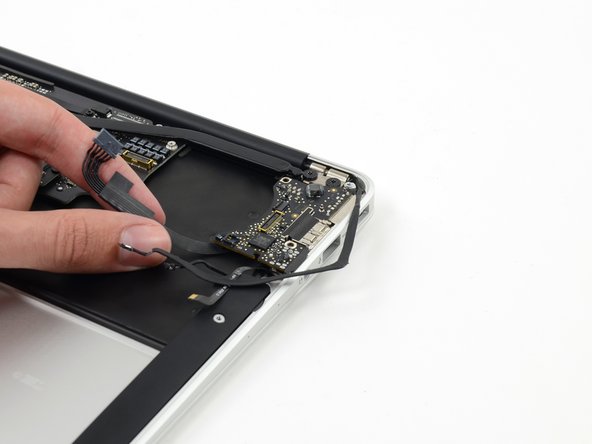 MacBook Air 11インチ Early 2014 I/Oボードの交換 - iFixit 修理ガイド