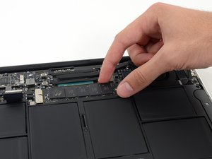 MacBook Air 11インチ Early 2014のSSDの交換 - iFixit 修理ガイド