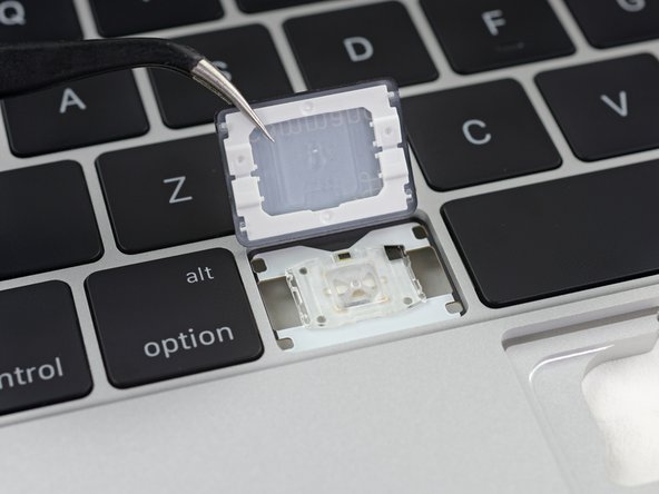 MacBookのキーボードが動かない - iFixit