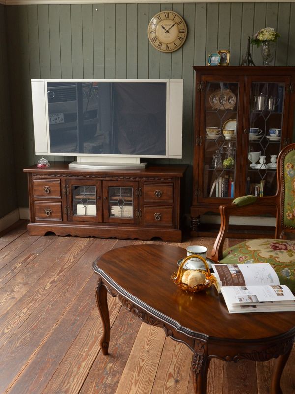 テレビボードにピッタリのアンティーク調家具、オールドチャームの