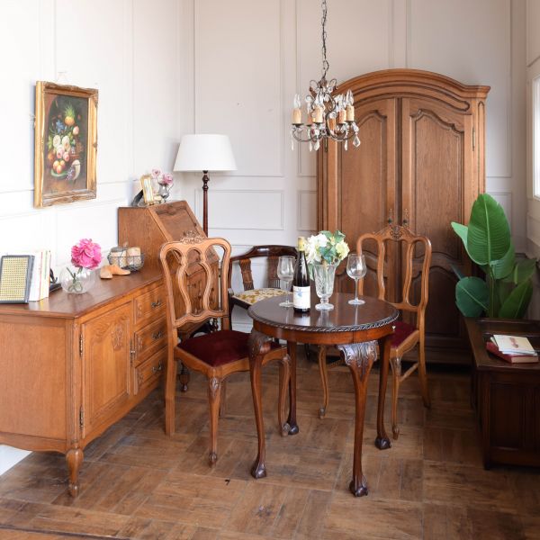 フランスのワードローブ、優雅な雰囲気が漂うアンティーク家具(j-2663