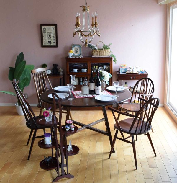 イギリスで見つけたおしゃれなアンティーク、5段タイプのケーキ