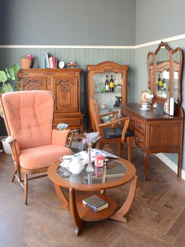 フランスから届いたアンティークの家具、三面鏡が付いたおしゃれな