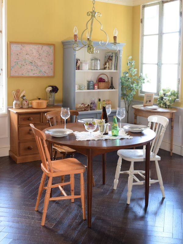 英国アンティークのウィンザーチェア、白いペイントのアンティークの