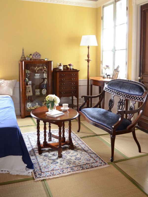 イギリスから届いた美しいアンティーク家具、マホガニー材の