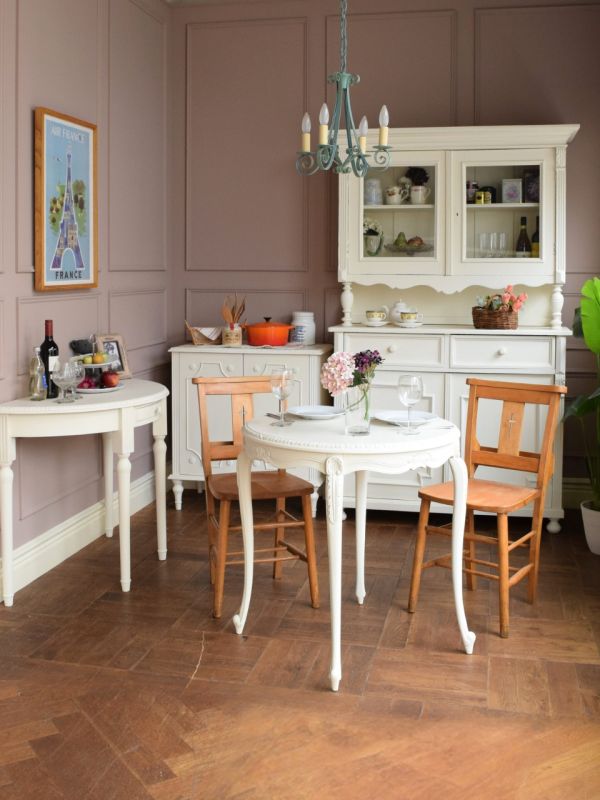 フランスアンティーク調のコンソールテーブル、シャビーシックな白い