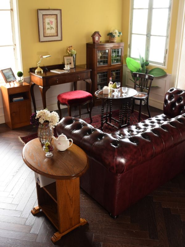 フランスから届いたアンティークの椅子、猫脚が優雅な布張りスツール(j