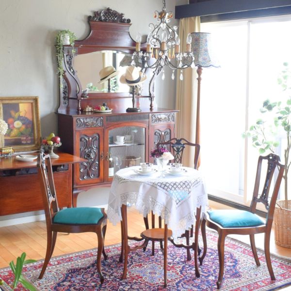 フランスのアンティーククロス、繊細なカットワークのおしゃれな