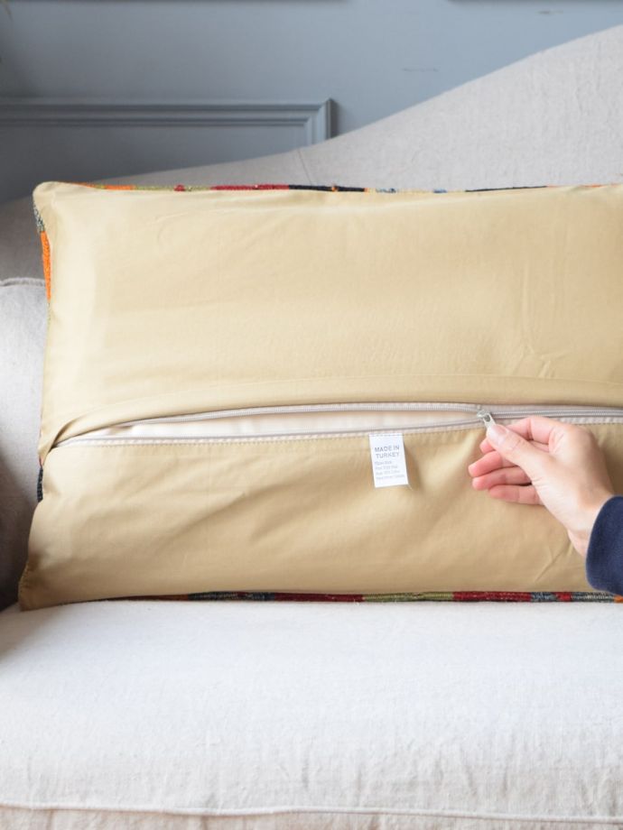 カラフルな幾何学模様がおしゃれなオールドキリムのクッションカバー60