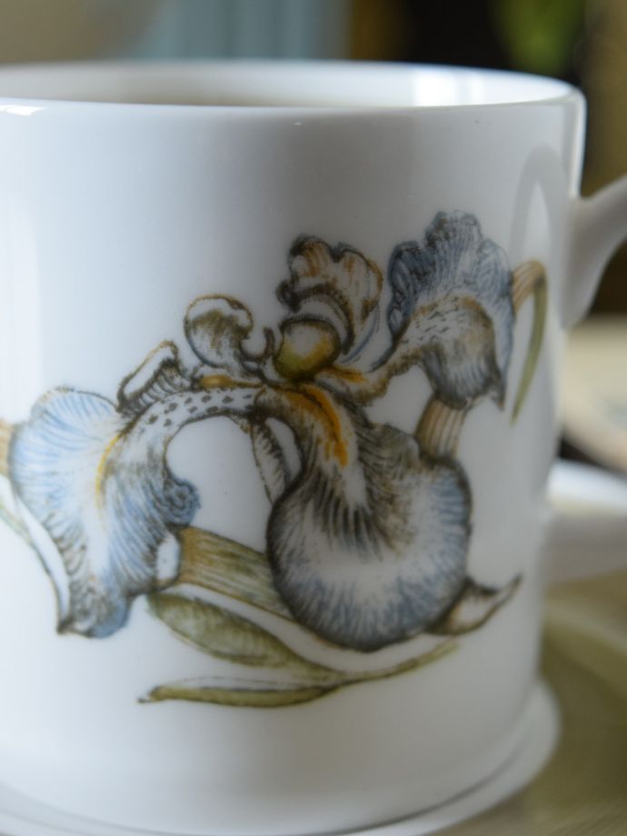 スージークーパー（Susie Cooper）アイリスのアンティークカップ