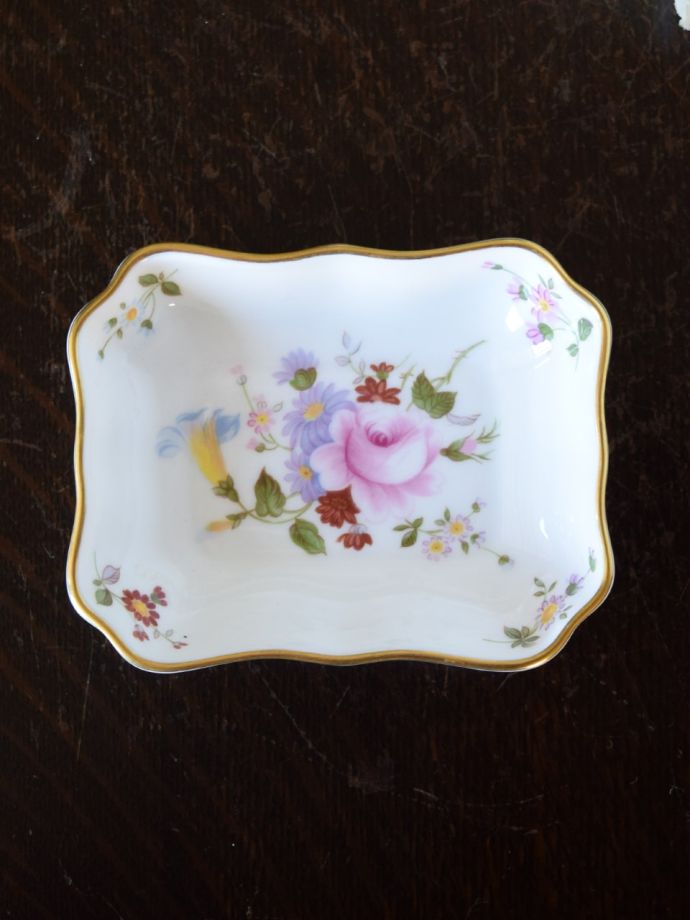 英国アンティークの小さなお皿、ロイヤルクラウンダービー（DERBY