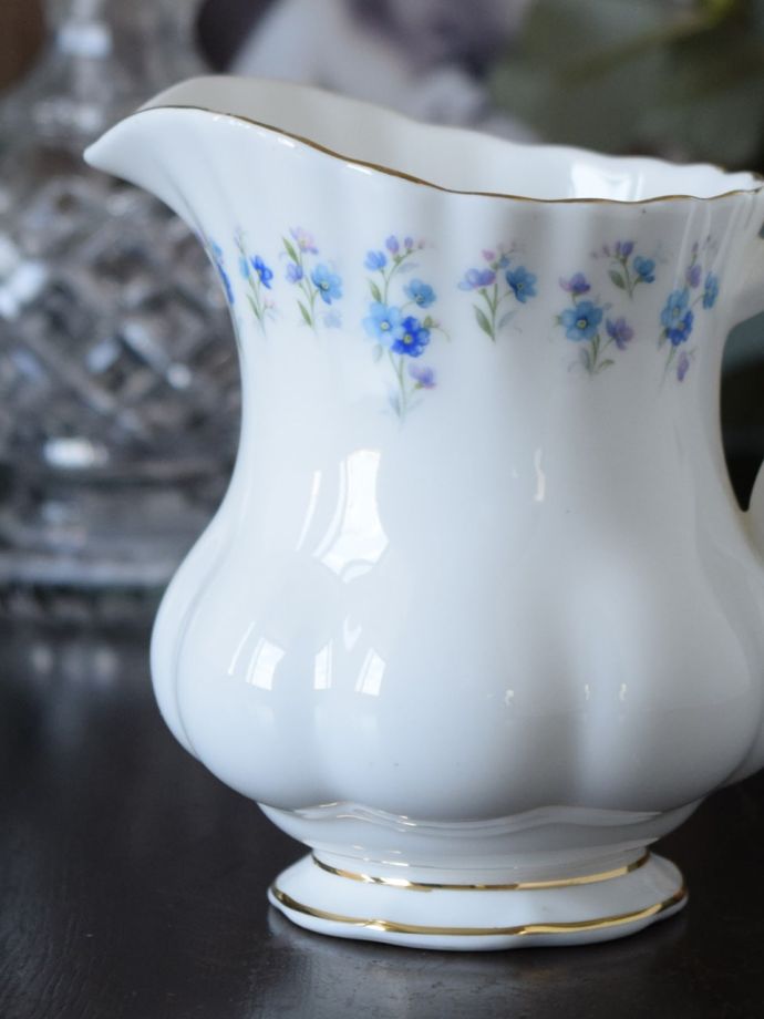 ロイヤルアルバート社の食器、勿忘草のメモリーレーンのアンティーク