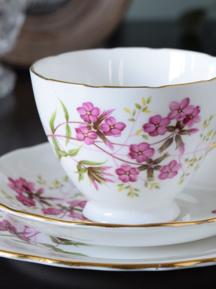 イギリスから届いたアンティークの食器、クラウンロイヤル（Crown