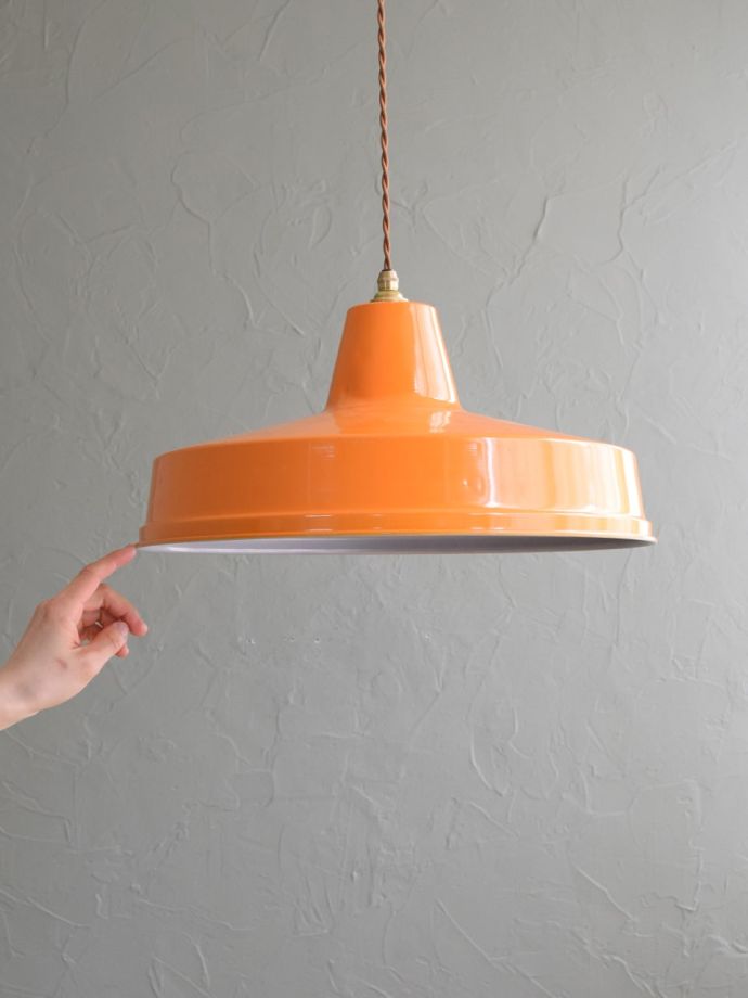 フランスのアンティークシェード、ホーローのおしゃれなペンダント