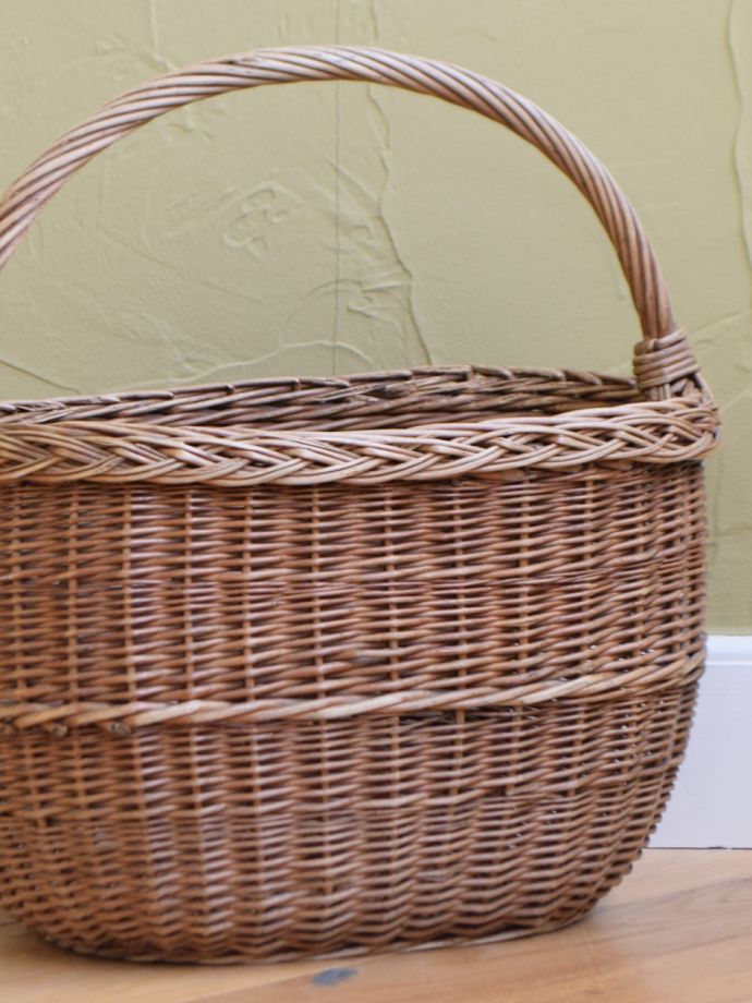 英国から届いたアンティークのバスケット、とっても可愛い手編みの籐